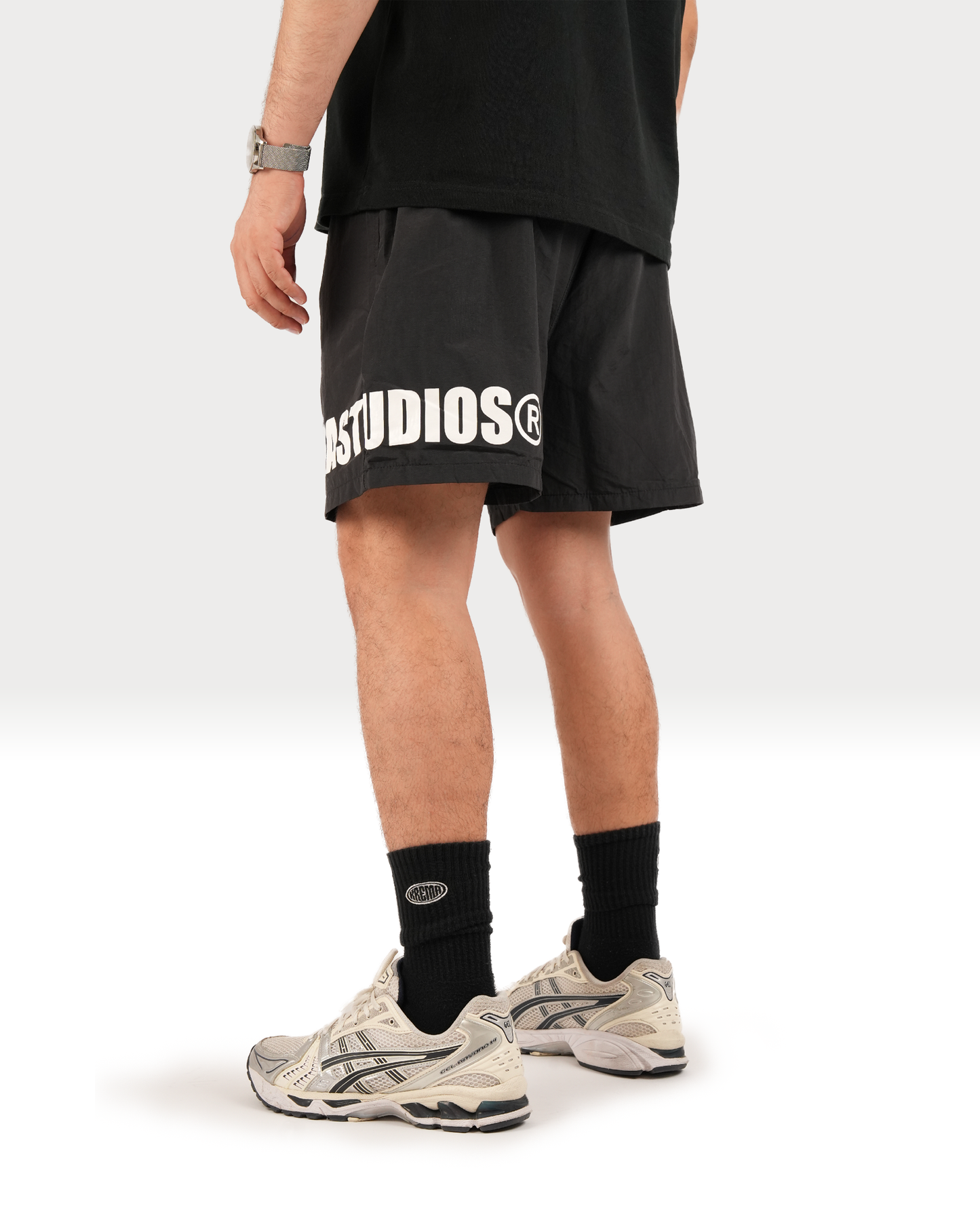 AROUND SHORTS - BLACK