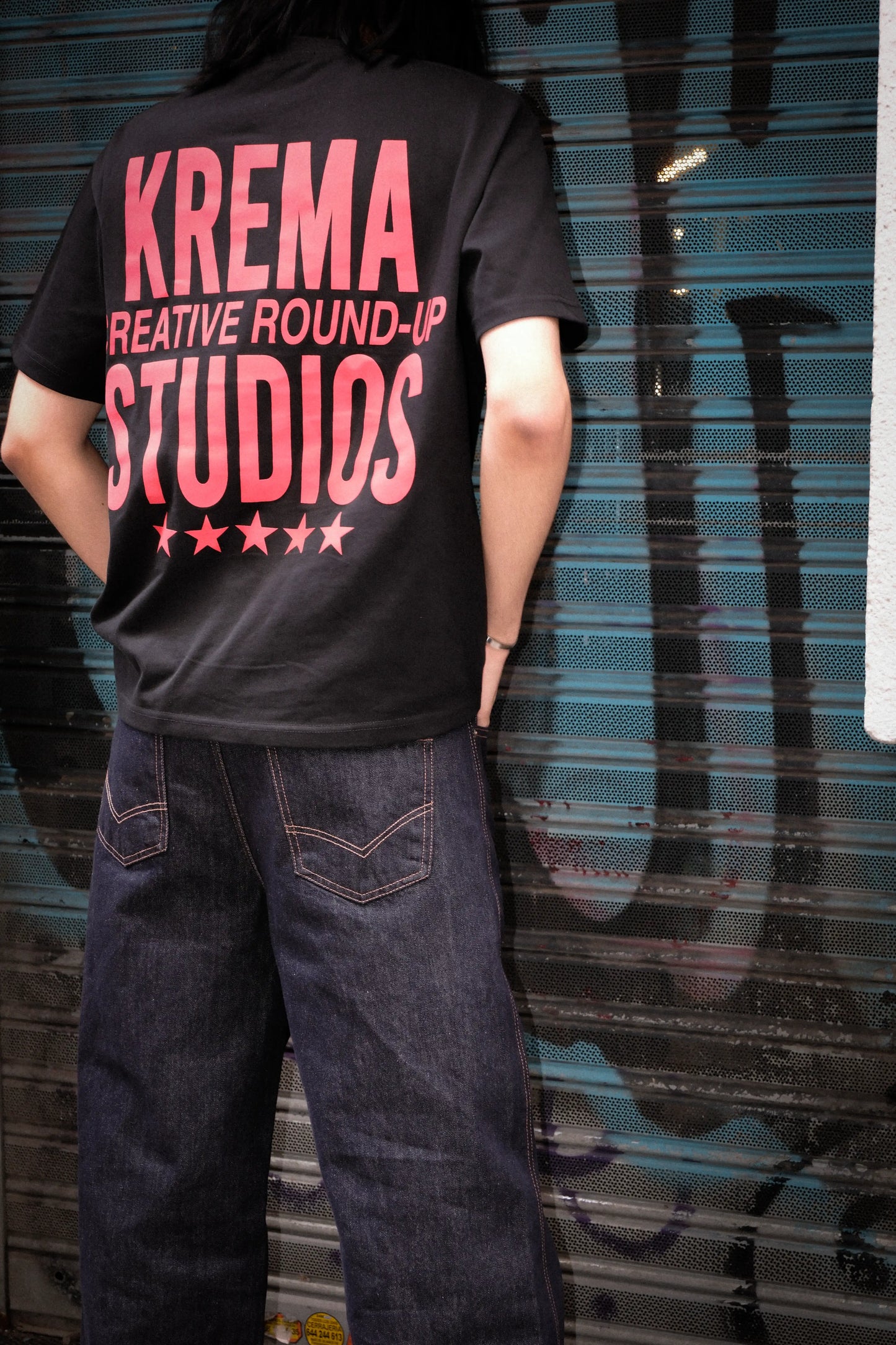 ROUND UP TEE - BLACK/RED