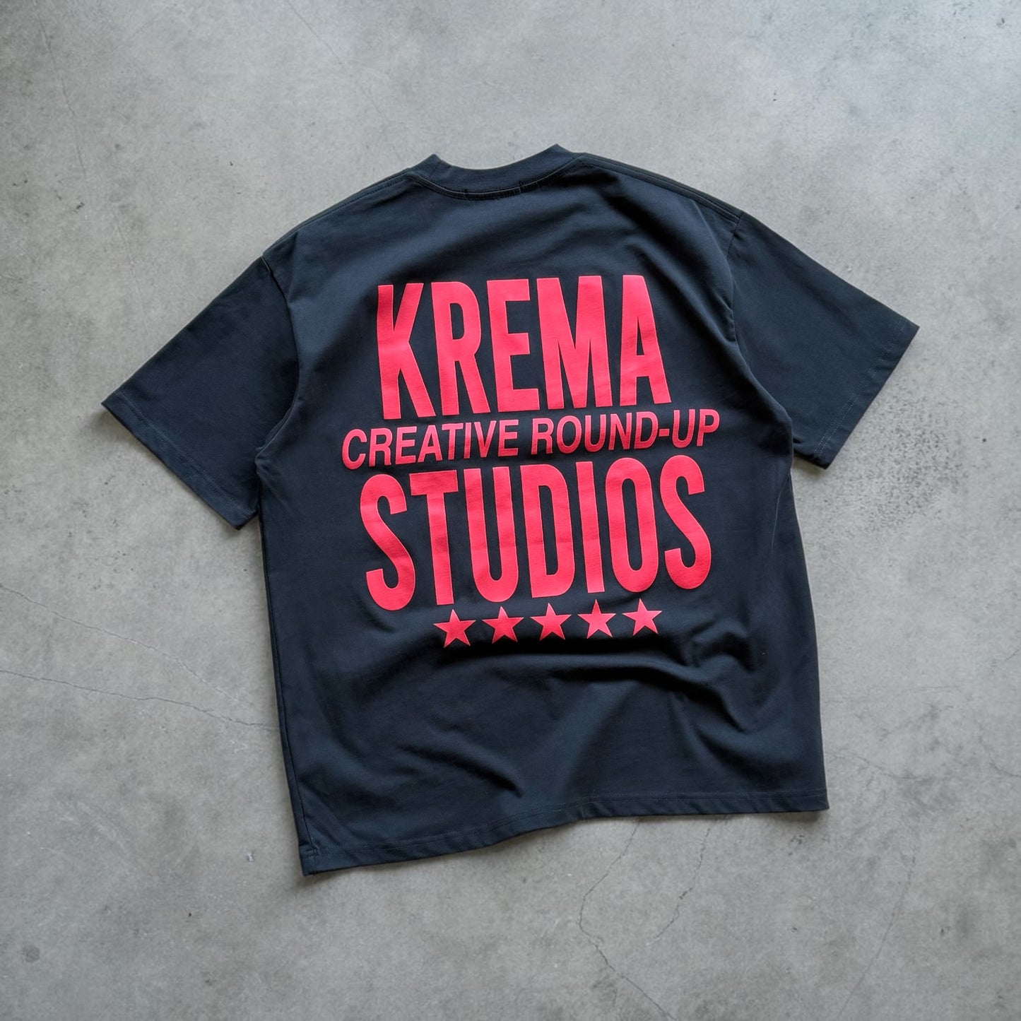 ROUND UP TEE - BLACK/RED