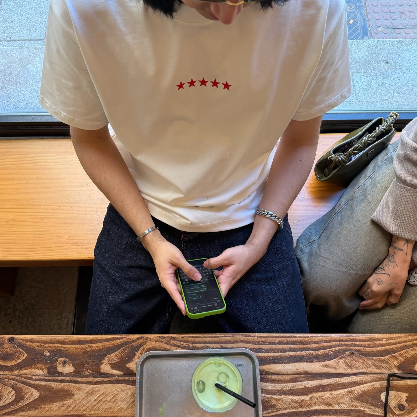 ROUND UP TEE - WHITE/BLACK
