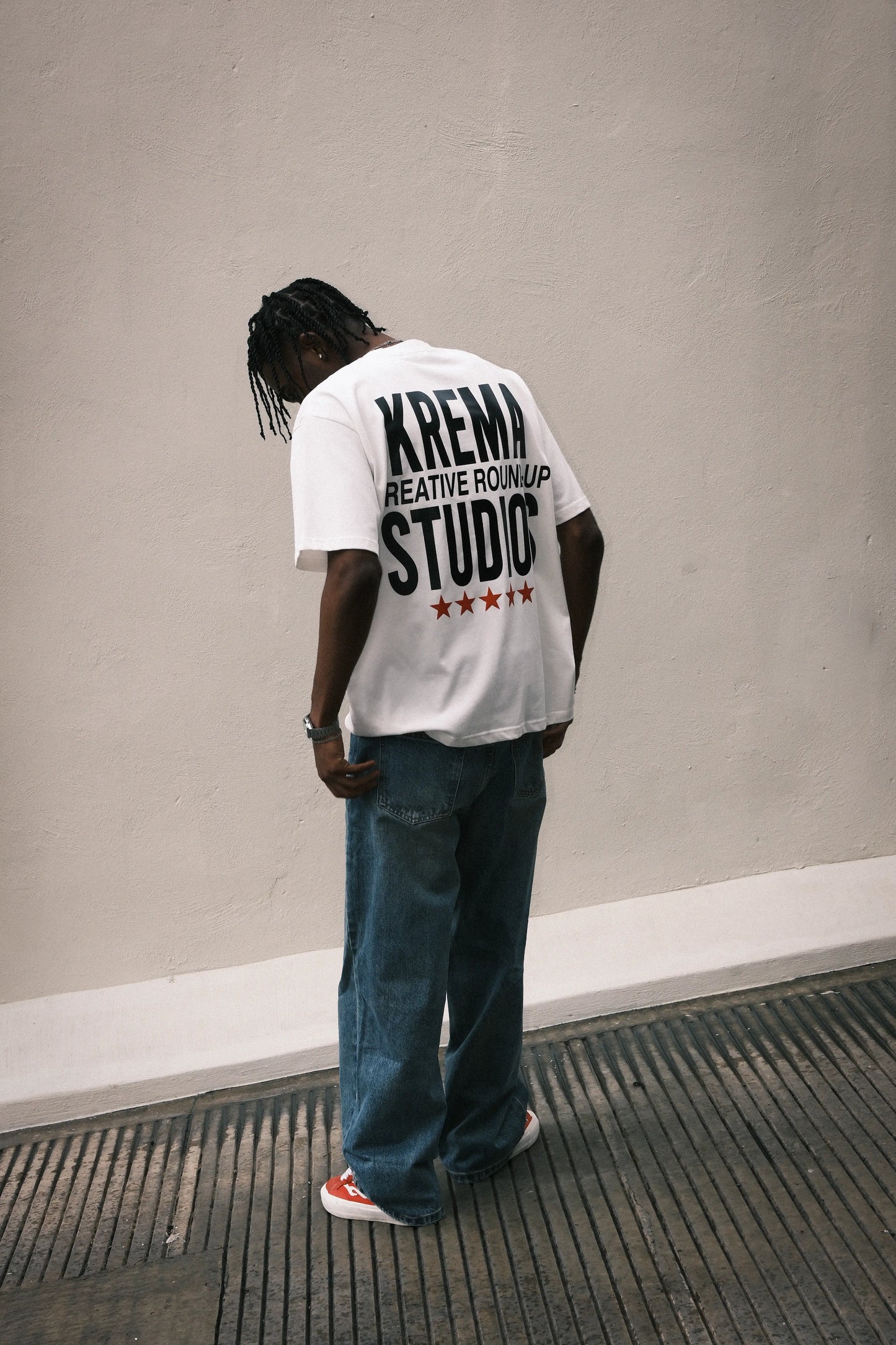 ROUND UP TEE - WHITE/BLACK
